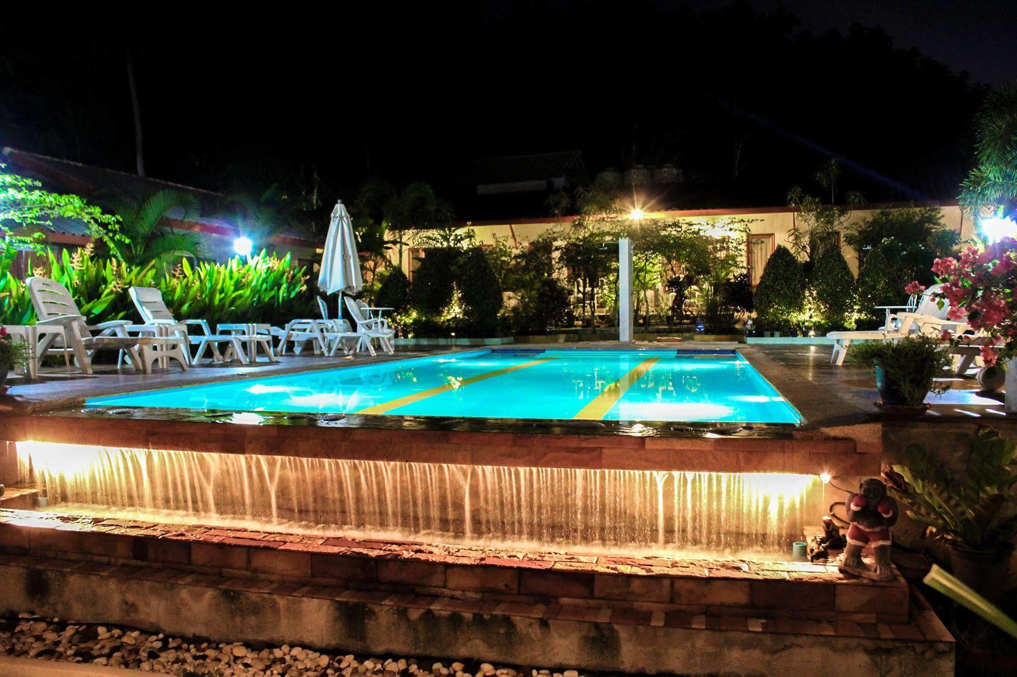 Phuket Muay Thai House Chalong Eksteriør bilde
